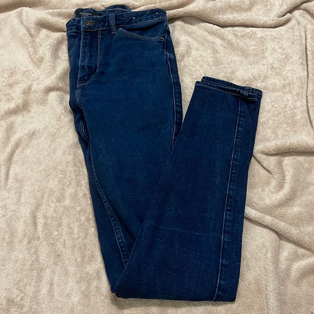 EUC - Abercrombie & Fitch - 2/26. Skinny
